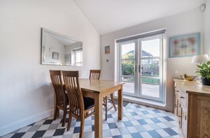 Kitchen Diner angle 3- click for photo gallery